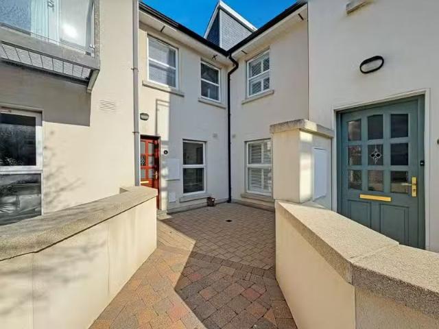 6 Cúirt Eanna, The Long Walk, Galway City Centre, H91THF4 is f.