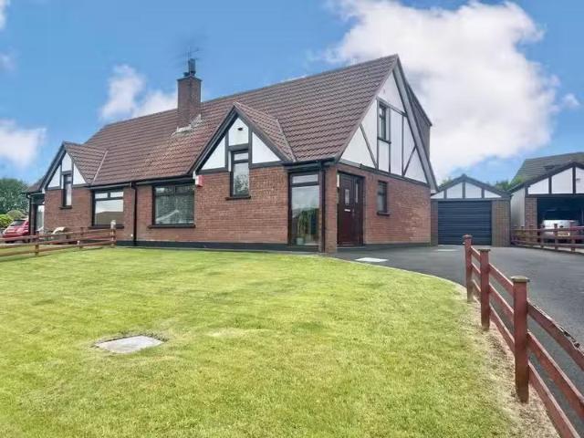 6 Cairnvale Park