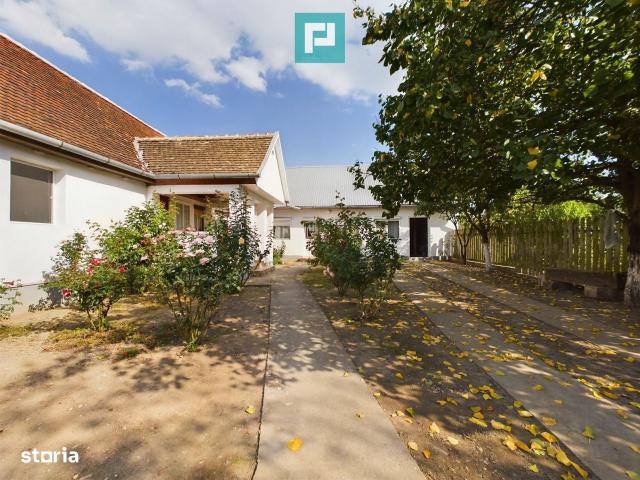 6 camere, casa de vanzare Arad judet, Strada Bihorului 8959 •
