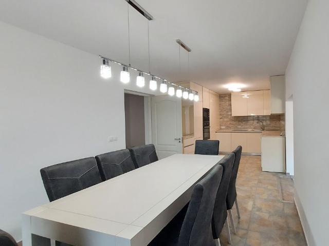 6 camere, casa de vanzare Hunedoara judet, Simeria 9066 •