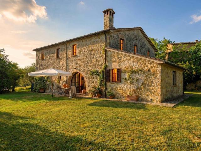 6 Camere Casale in Campagna Toscana In Vendita A1190. 450m² Sarteano