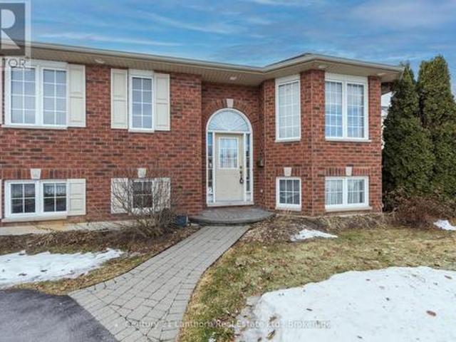 6 Chisholm Square, Belleville Ward, ON, K8N 5Z4 house for sale | Listing ID X13414 | Royal LePage
