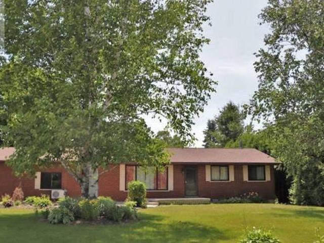6 CLIFFORD Place Hepworth Ontario