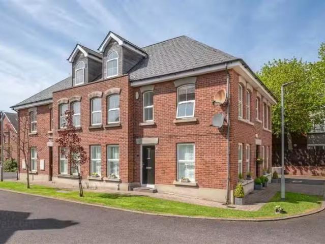 6 Clonallon Square