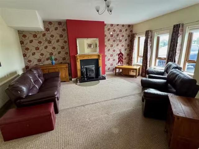 6 Cois Locha, Carrigallen, Leitrim, H12 AX08