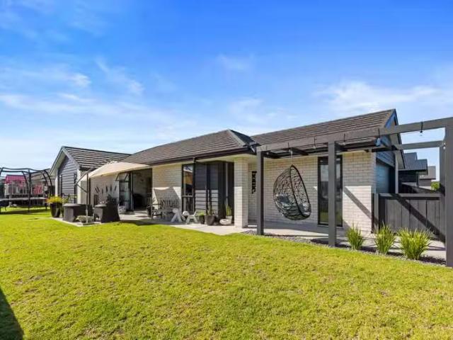 6 Coolgardie Close, Papamoa Beach, Tauranga For Sale