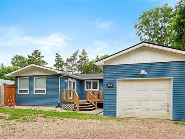 6 Deer Ridge Road, Brandon, MB, R7C 1C1 Luxury House for sale | Listing ID 202614 | Royal LePage Carriage Trade Luxury Properties