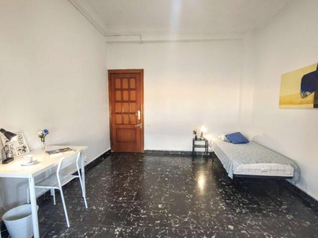 6 Dormitorio Shared Living/Roommate Valencia Valencia 83661985