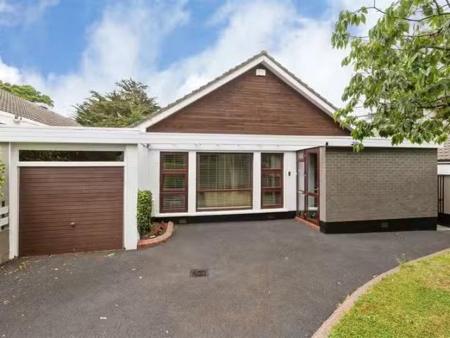 6 Hainault Lawn, Foxrock, Dublin 18