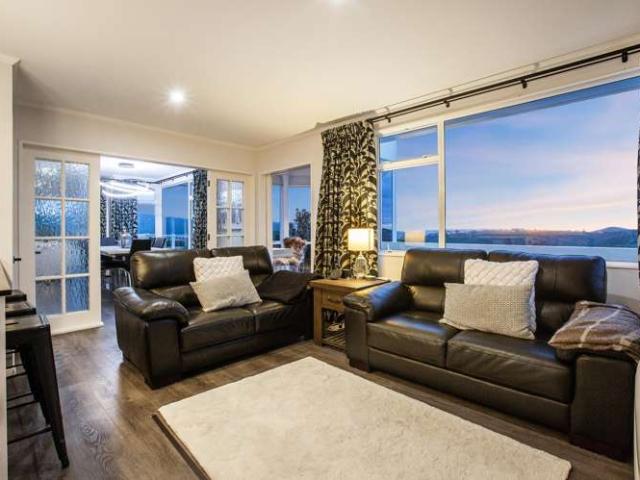6 Iona Place, Papakowhai, Porirua City