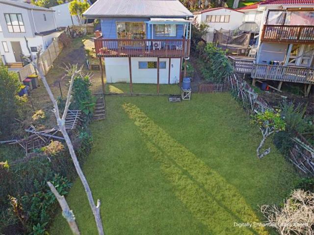 6 Jenanne Place, Totara Vale, North Shore City