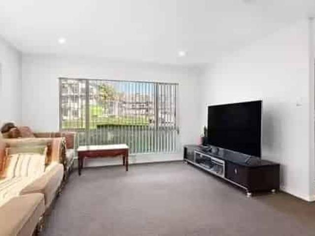 6 Listack Drive, Flat Bush