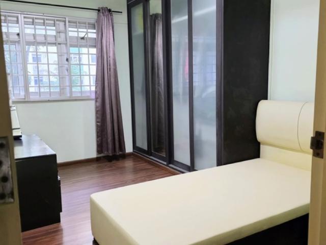 6 Lorong Lew Lian HDB Apartment Room Rental, $900, 1 Bed 1 Bath 1,054 sqft $0.85 psf