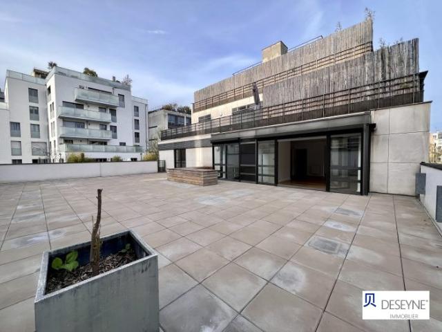 6 pièces vide refait à neuf + terrasse + 1 parking + ca.