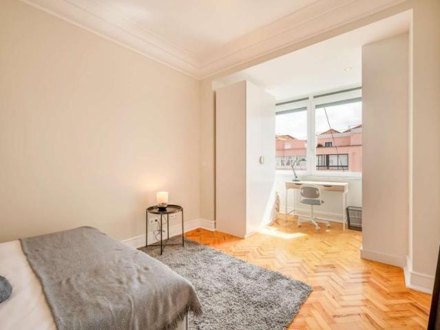 6 quarto, lisbon lisbon 1000 300 101546018
