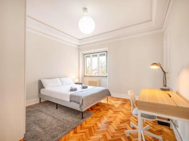 6 quarto, lisbon lisbon 1000 300 102021756