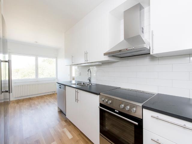 6 rum och kök på Esbjergsgatan 1, ledig lägenhet i Eskilstuna