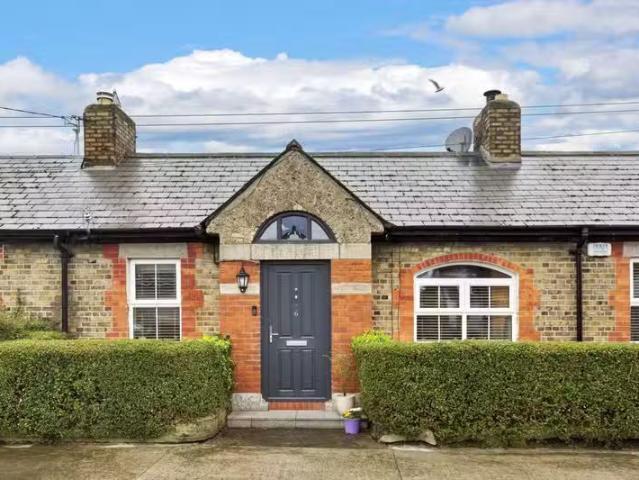 6 Rafters Road, Drimnagh, Dublin 12 is for sale