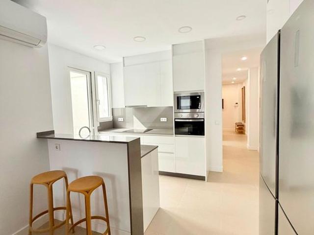 6 room luxury Apartment for rent in Valencia
