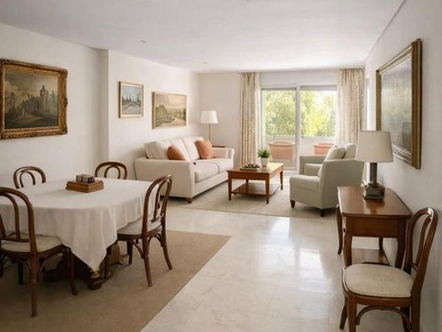 6 room luxury Flat for rent in Seville, Spain