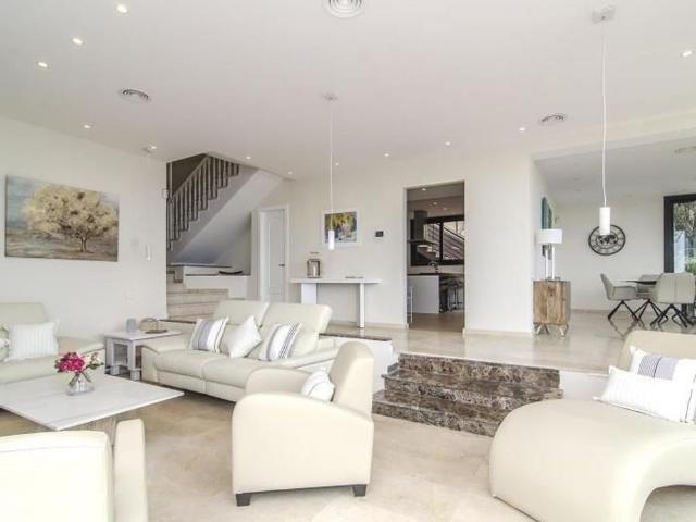 6 room luxury Villa for rent in Sitges, Spain