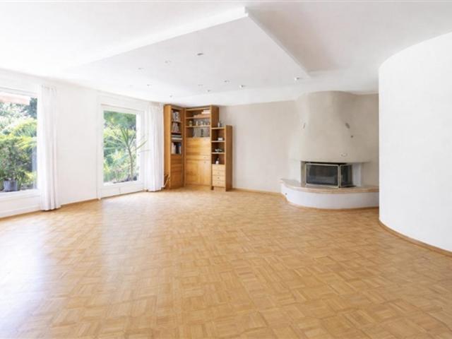 Geräumiges Haus, 5 Schlafzimmer, großes Potenzial, mit dem Vorteil einer separaten Wohnung