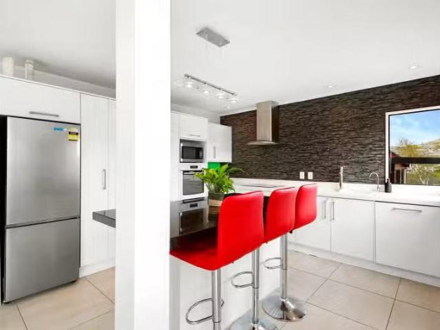 6 Saunders Close, Whitby, Porirua City