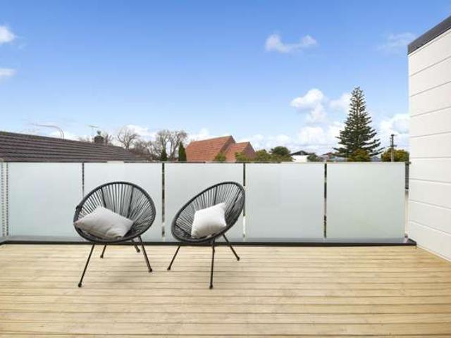 6/ Shakespeare Road, Milford, North Shore City