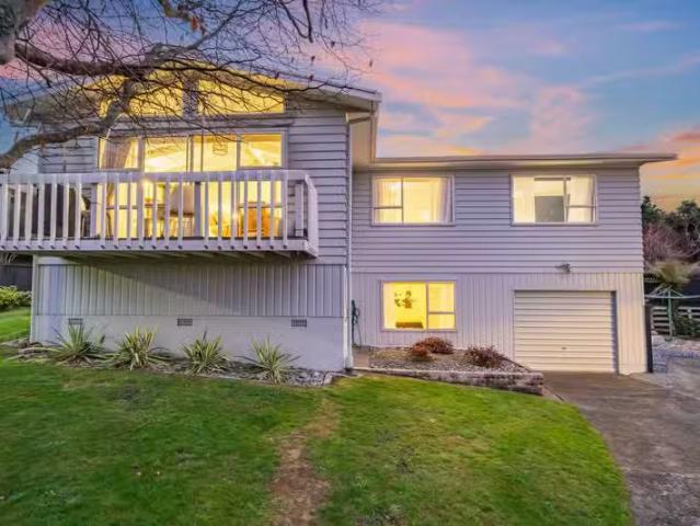 6 Spey Place, Papakowhai, Porirua City For Sale