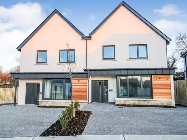 6 The Crescent, Priors Point, Carrick On Shannon, Co. Leitrim.