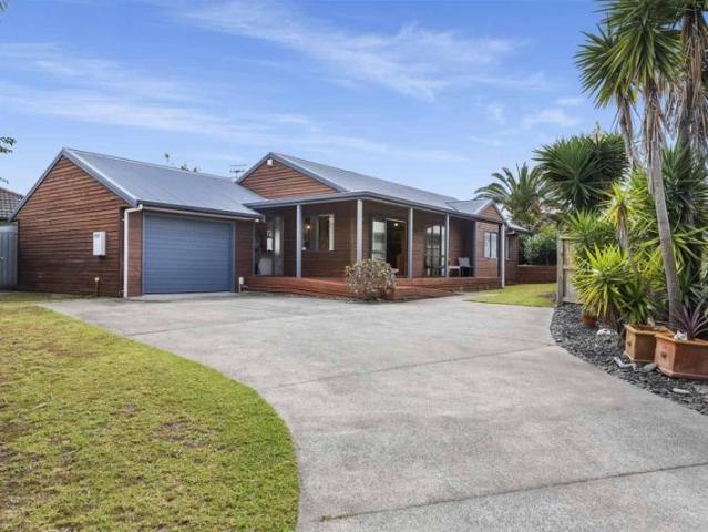6 Thebes Grove, Papamoa Beach, Tauranga For Sale