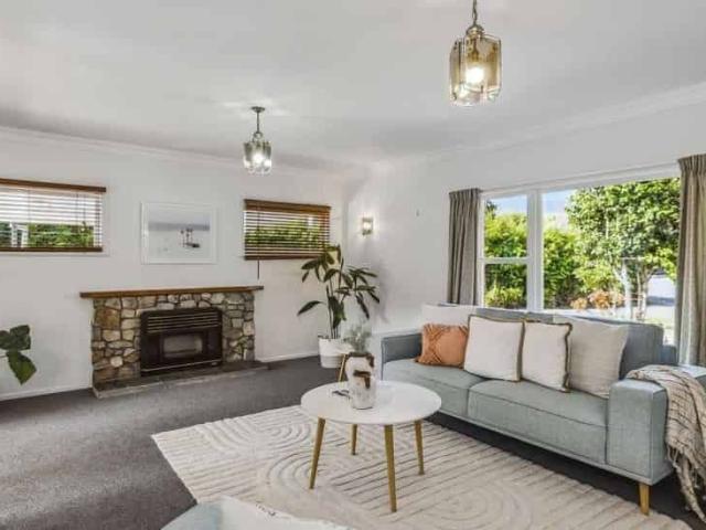 6 Walton Avenue, Waikanae