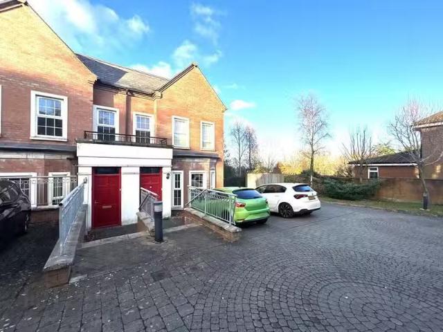 6 Willowbank Manor