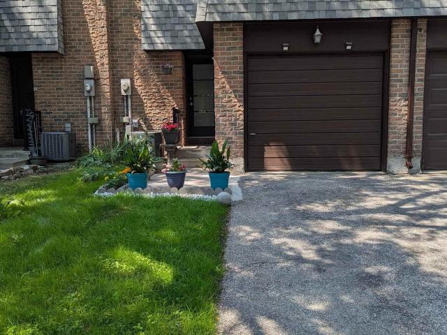 6 Woodglen Way, Unionville | 3Beds/3Bath, Townhouse, $747,880 | Condos. Ca