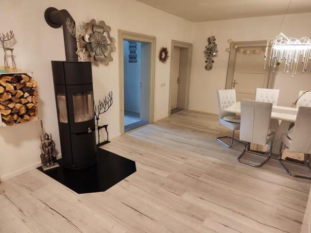 6 Zi in idyllischer grüner Umgebung auf dem Land Tierhaltung möglich