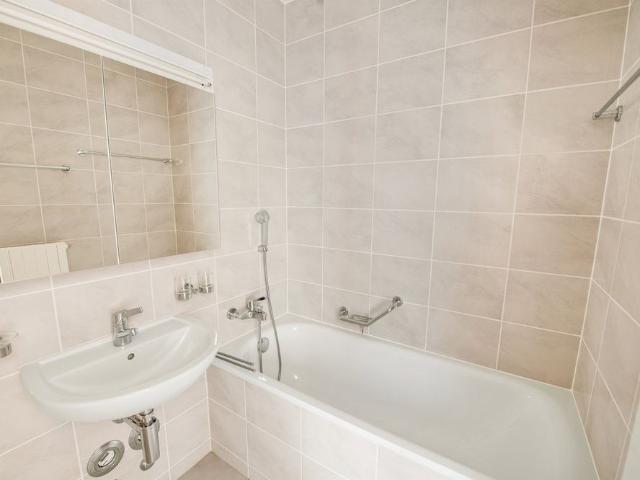 6 Zimmer, 95 m², 2. Stock