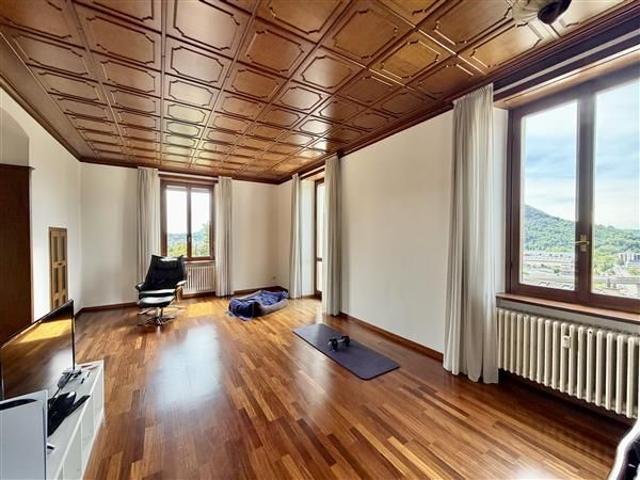 6 Zimmer, 170 m², 2. Stock