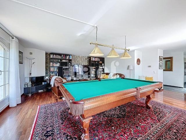 6 Zimmer, 237 m², EG