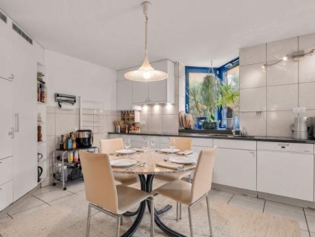 6 Zimmer Einfamilienhaus mit großem Garten und Pool in Payerne