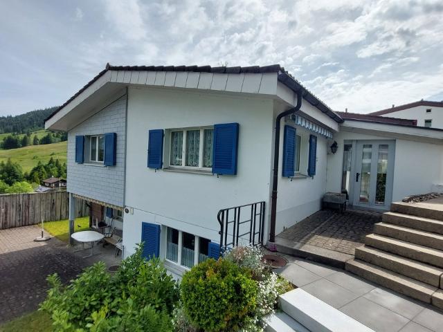 6 Zimmer Ferienhaus inkl. Mobiliar und Parkplätze