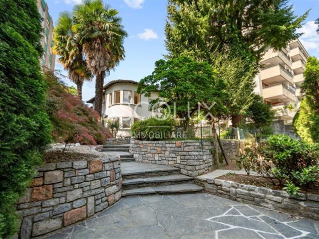 6 Zimmer freistehende Villa mit Garten und Außenbereichen | Freistehende 6 Zimmer Villa mit Garten und Außenbereichen