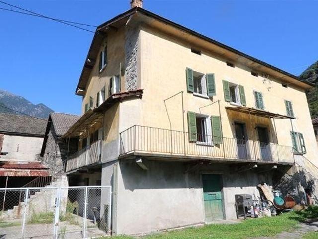 6 Zimmer Hausteil mit Garten und Rustico mit Bauland / twin house with garden and rustic with bauland