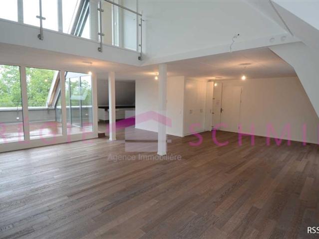 6 Zimmer Maisonette Wohnung in Eysins