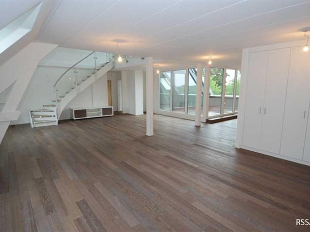 6 Zimmer Maisonette Wohnung in Eysins