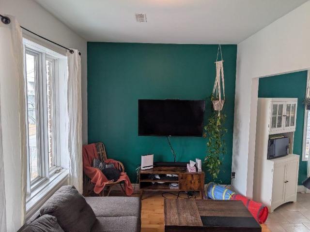 6 1/2 A SHAWINIGAN RUE LAVERGNE, CONTACTER NOUS AU 514 377 7407