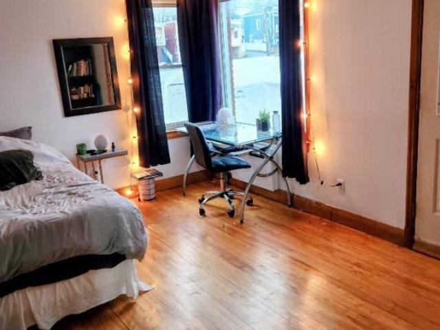 6 1/2: lumineux, grandes chambres, balcons et cours