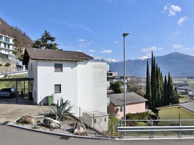 6 1/2 Zimmer Villa mit 3 Zimmer Einliegerwohnung an sehr sonniger Aussichtslage / villa of 6 1/2 and 3 1/2 loc. Sehr sonnig mit schöner Aussicht
