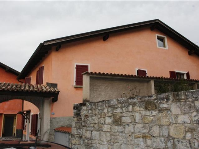 6 1/2 Zimmer Einfamilienhaus an sehr ruhiger, sonniger Lage / Casa di 6 1/2 locali in una posizione molto soleggiata e tranquilla