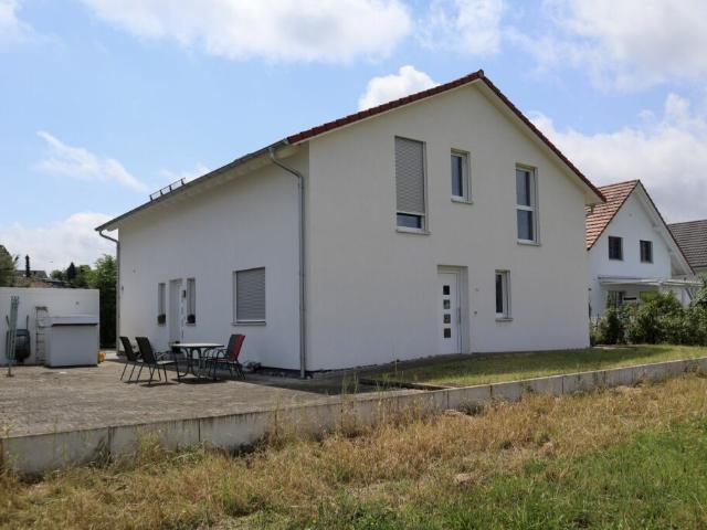6 1/2 Zimmer Einfamilienhaus mit zusätzlicher 2 Zimmer Einliegerwohnung rollstuhlgängig an sehr ruhiger und sonniger Lage