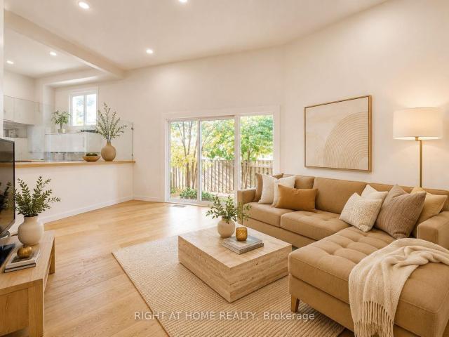 6 400 Bloor Street, Mississauga | 4+1Beds/2Bath, Townhouse, $749,900 | Condos. Ca